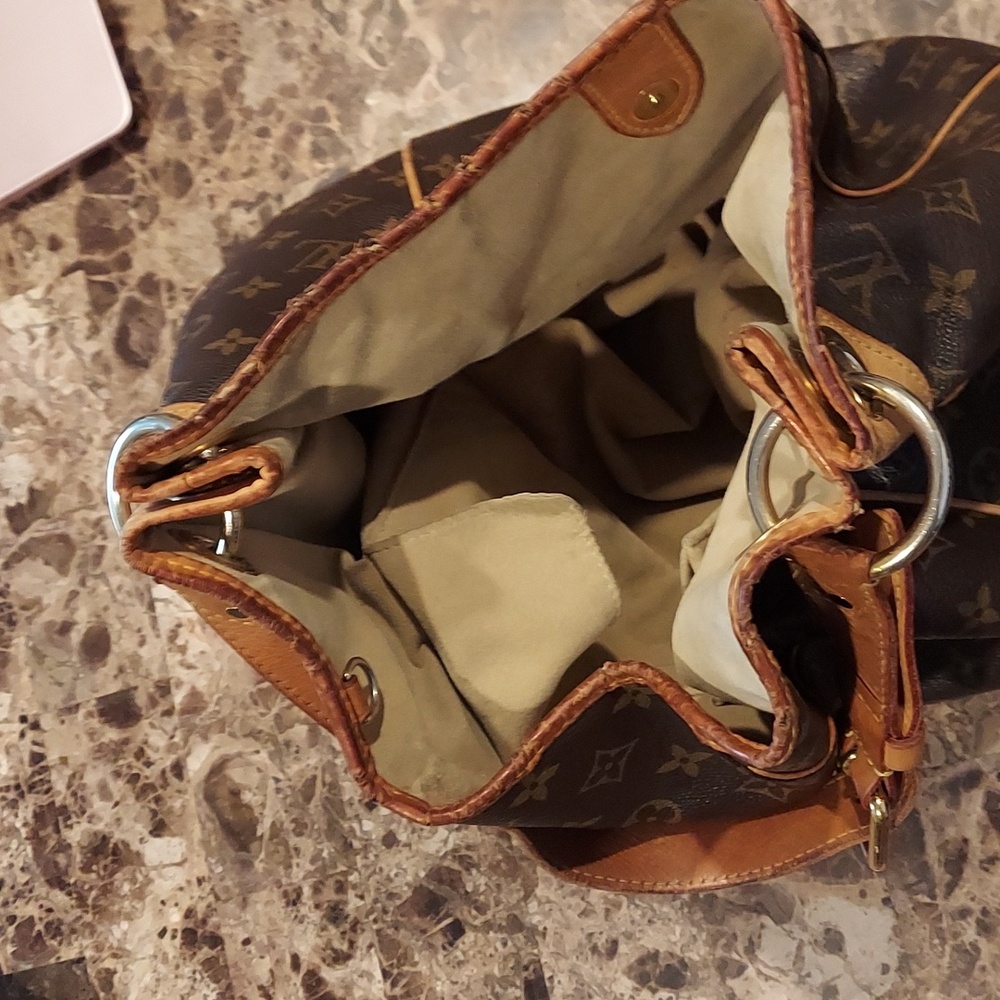 Authentic Louis Vuitton Galleria GM.  Free box and luggage tag with purchase . - Picture 3 of 9